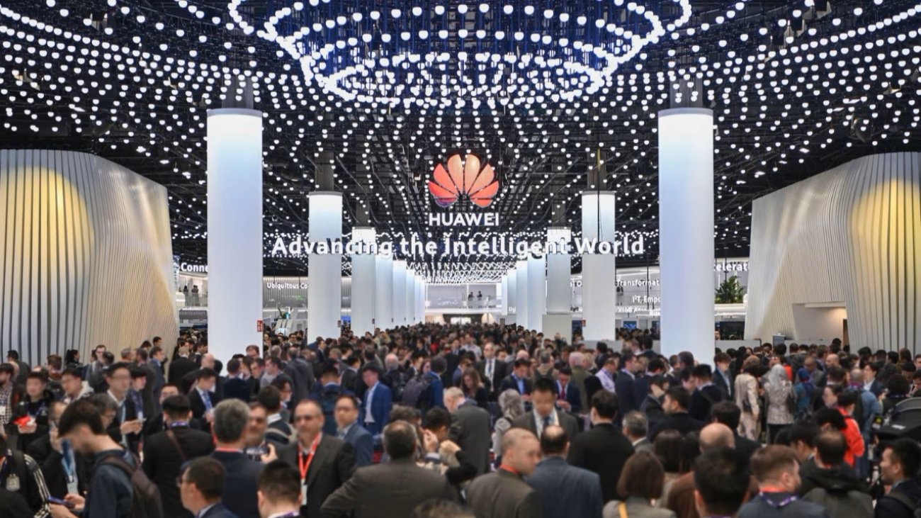 huawei-2024-tasinabilir-dunya-kongresinde-55gli-yeni-eser-ve-tahlillerini-tanitti-4piCaIR9.jpg