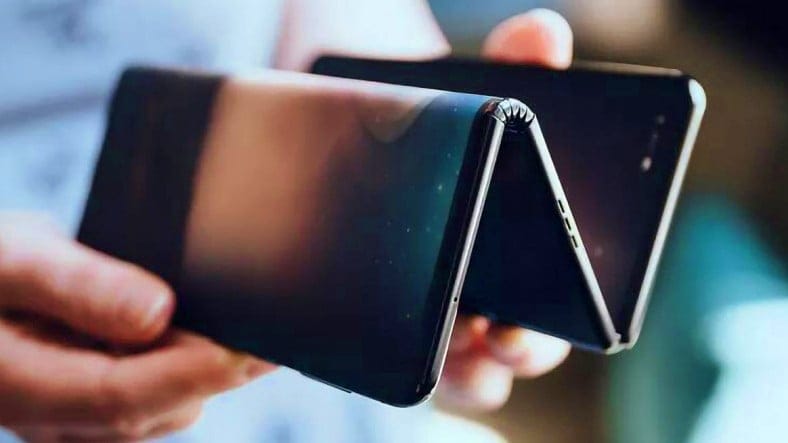 huaweinin-brosur-uzere-uce-katlanan-telefonunun-patenti-ortaya-cikti-dkJiKJhn.jpg